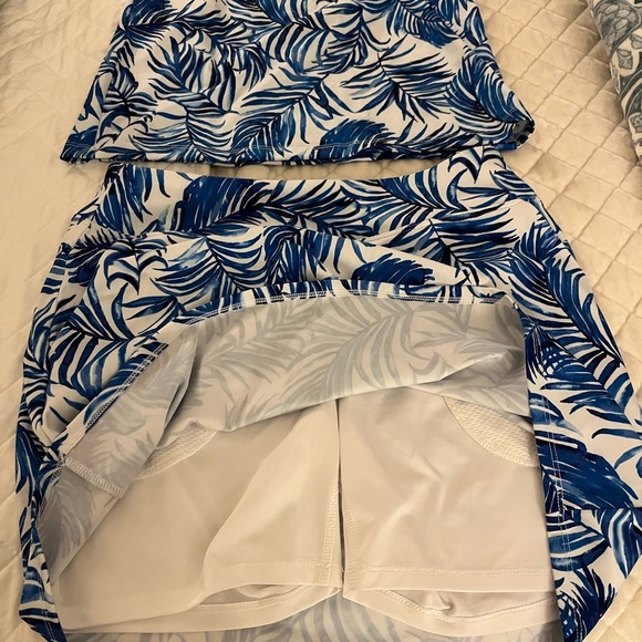 Tommy Bahama Blue and White Leaf Print Skort Set - Small - Picture 6 of 6